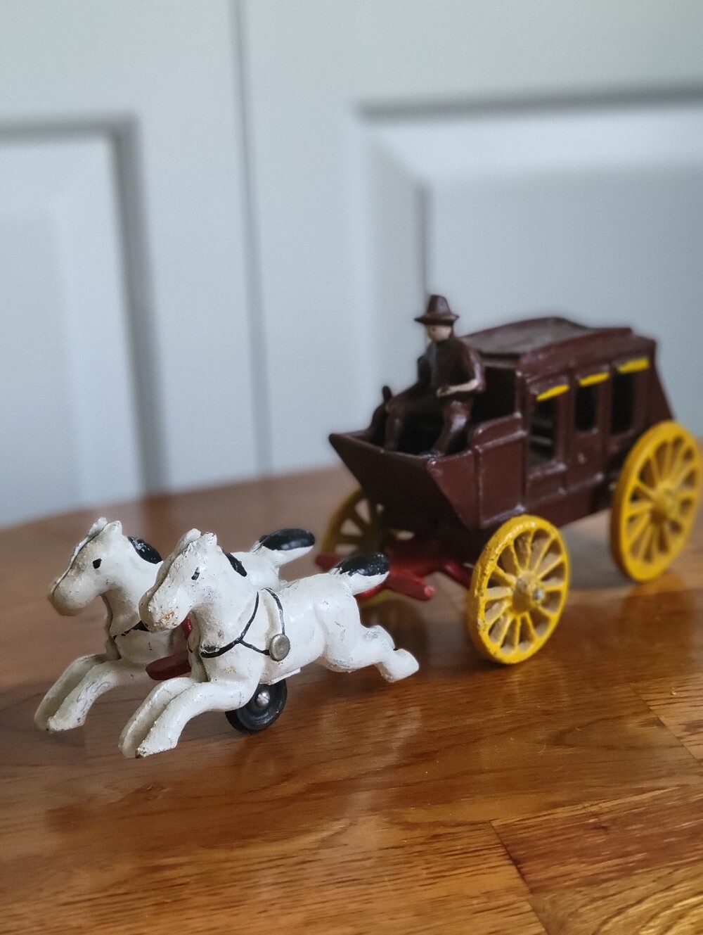 Vintage-Style White Horse Drawn Stagecoach Cast Iron